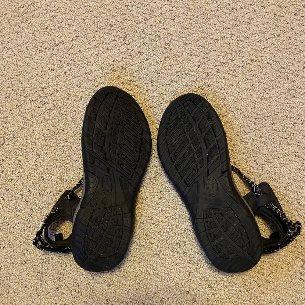 Sandals. - Picture 2 of 4